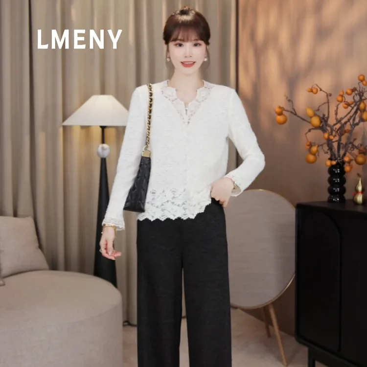 LMENY“爱丽丝小衫”温柔百搭伴侣！浪漫拼接层次感V领小衫25CT024