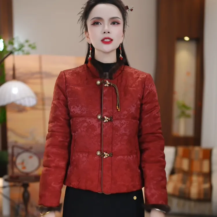 2025年冬季新款新中式风立领盘扣棉服女短款加厚保暖红色外套上衣