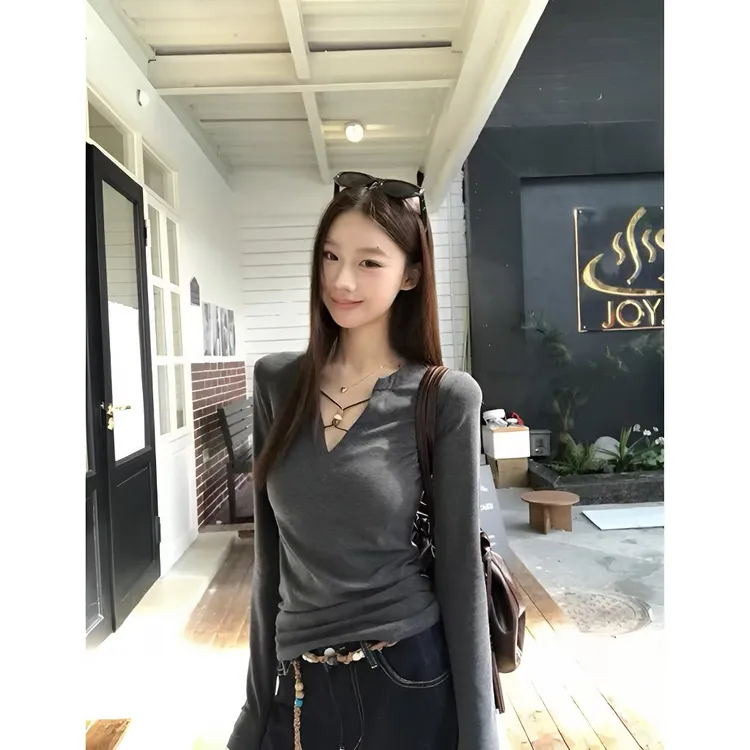 2025秋冬新款法式常规款轻奢休闲风气质保暖长袖轻熟风修身打底衫