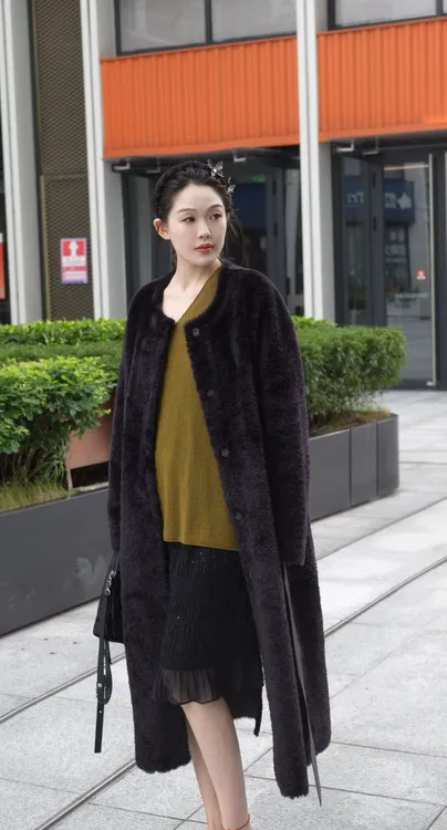 乌梅子酱！西班牙进口羊皮毛一体长款外套！GZ6746