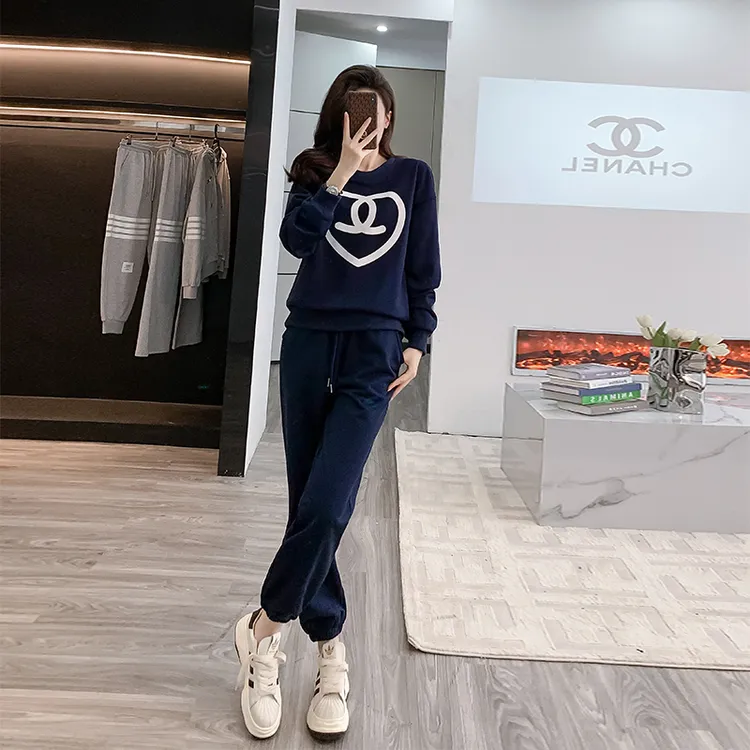 春秋2025年洋气独特套装女爱心时尚休闲运动女宽松束脚裤加绒女装