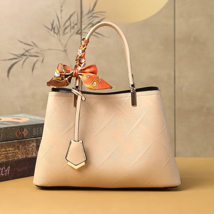 新款大容量时尚简约手提包超纤材质春季通勤单肩斜跨包妈妈用