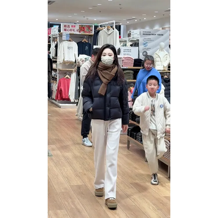 泡芙龟背黑色短款羽绒服女2025年冬季新款90白鸭绒连帽面包服外套