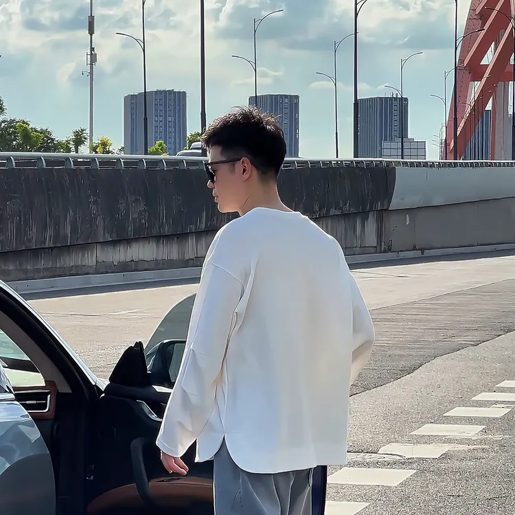 鲨鱼袖简约纯色长袖T恤内搭男春秋显瘦百搭宽松打底卫衣外套上衣