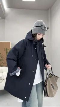 月月 2025秋冬新款小众设计撞色内里两面穿连帽羽绒服 2510C7142