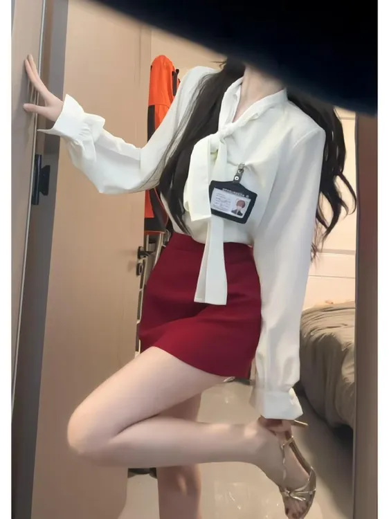 纯欲风穿搭套装女2025春季新款高级感白色衬衫修身包臀短裙两件套