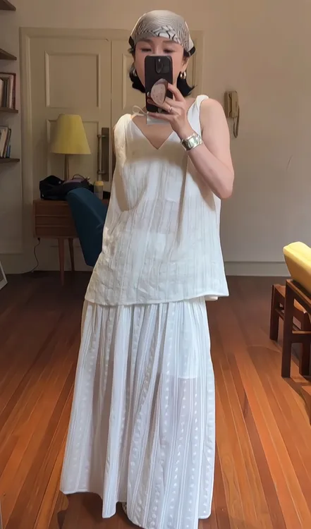 2025夏季新款韩系漂亮小裙套装度假休闲白色吊带上衣半身裙两件套