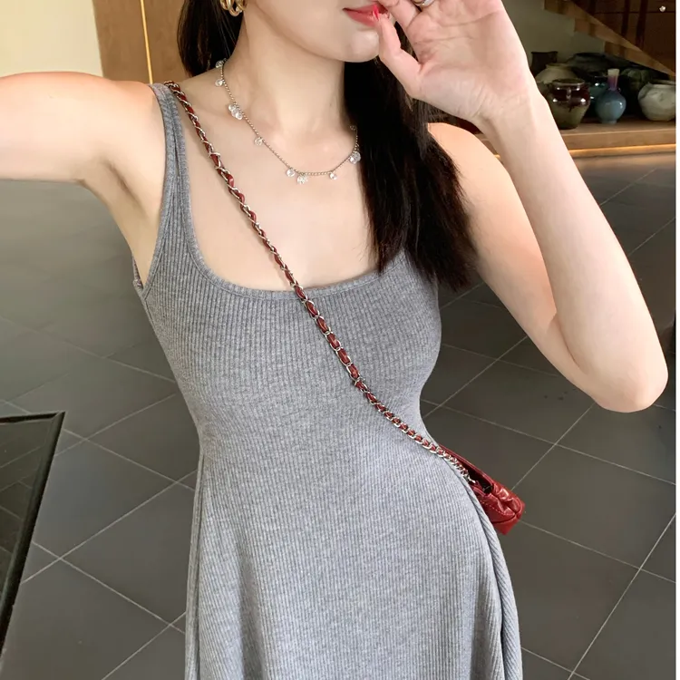 时尚独特别致收腰修身带胸垫吊带连衣裙女设计感辣妹无袖短裙子