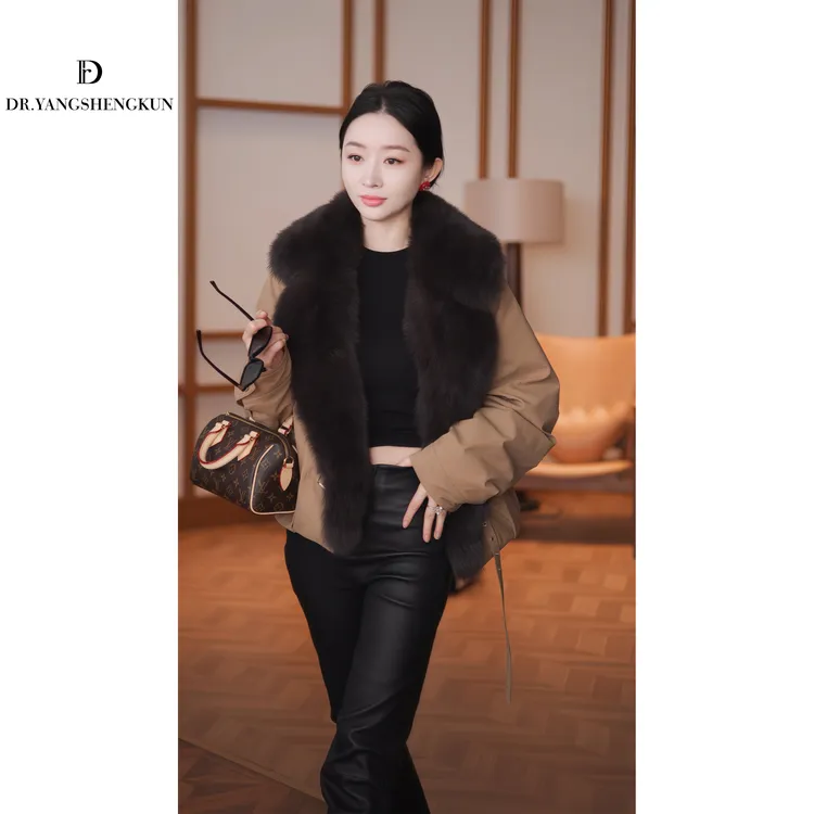 杨圣坤2025冬季新品狐狸毛大毛领撞色拼接鹅绒服外套SQ25121205