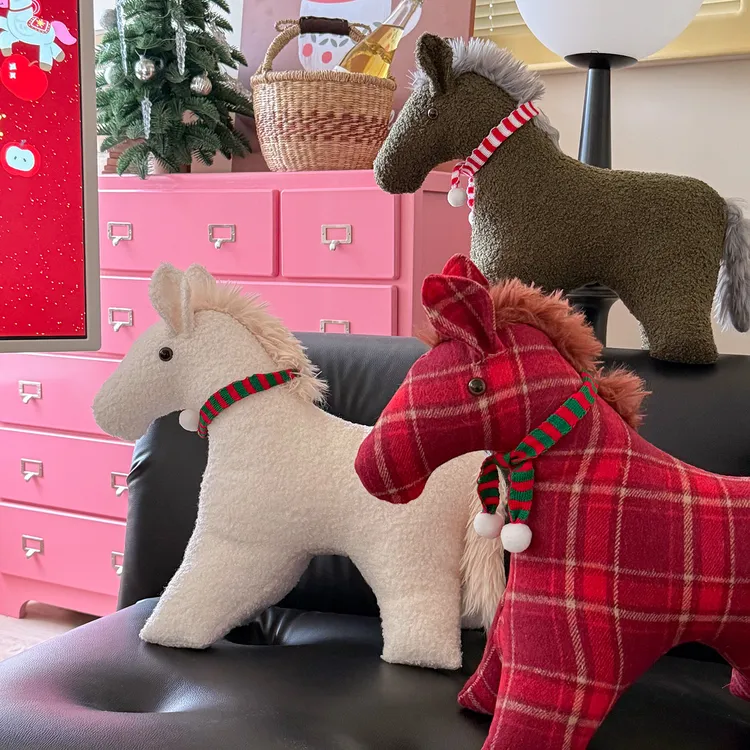 马年吉祥物红色小马玩偶抱枕可爱公仔新年喜庆装饰摆件本命年礼物