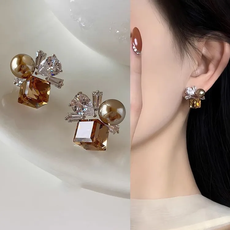 合金耳饰 秋冬轻奢咖啡方糖珍珠耳环女精致优雅耳钉气质简约耳饰