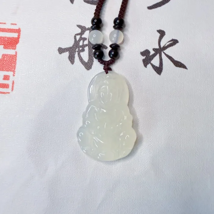 冰透精雕天然玉髓观音吊坠百搭