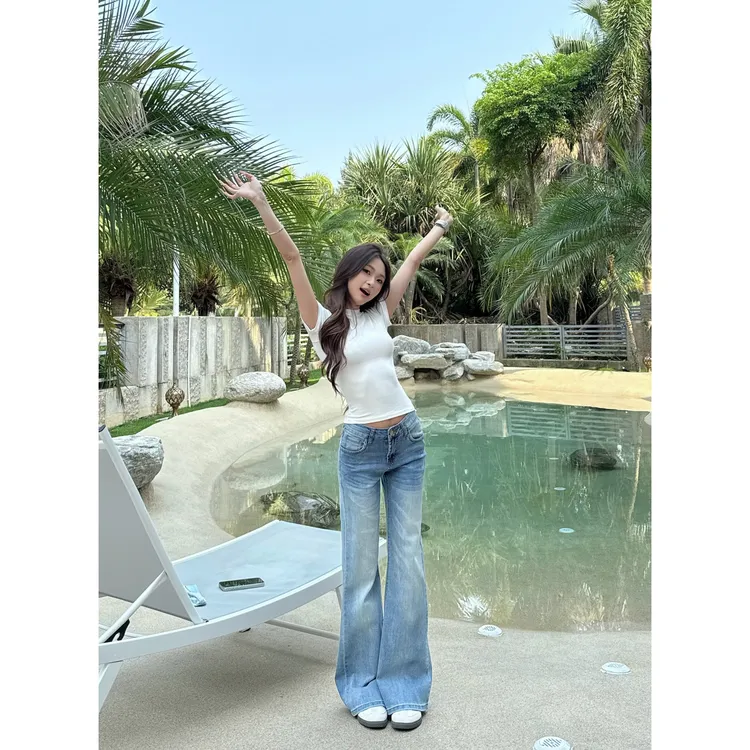 设计感百搭修身马蹄裤子2025美式显瘦喇叭裤复古冰蓝微喇牛仔裤女
