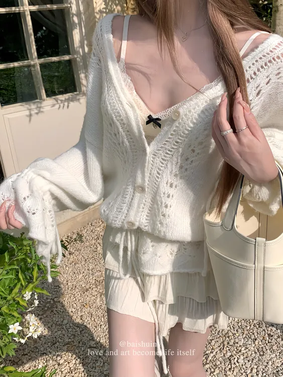 白水女 V领镂空针织开衫外搭女宽松毛衣 B50853017