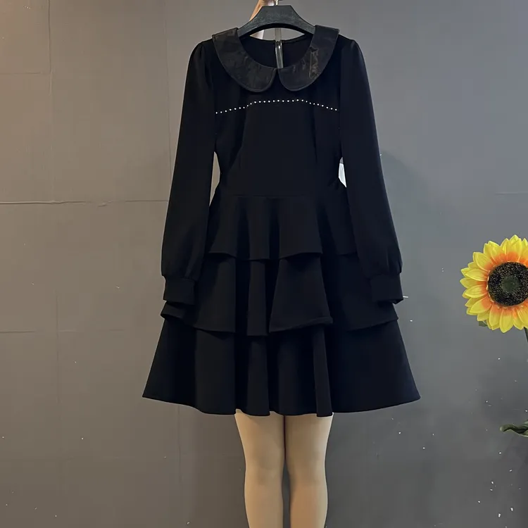 秋冬新款法式娃娃领拼接蛋糕裙收腰显瘦洋气小黑裙