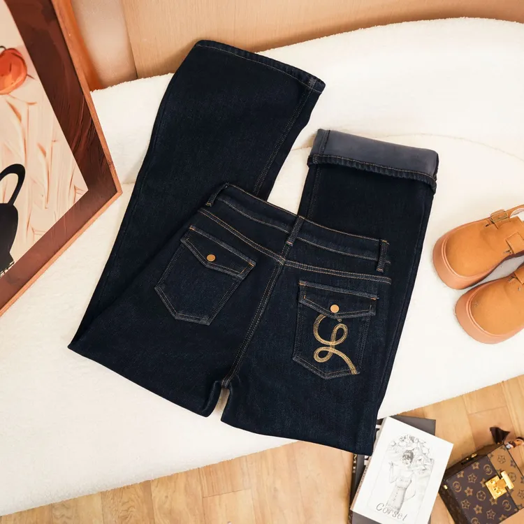 2025年新款秋冬不贴腿丹宁色微喇牛仔裤女高腰显瘦宽松喇叭加绒裤
