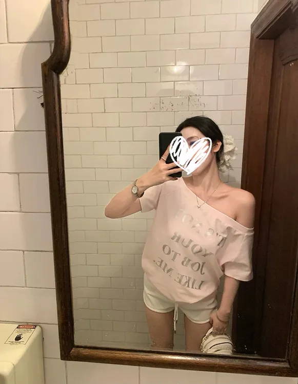 女团韩系斜肩字母印花短袖T恤减龄百搭显瘦休闲上衣