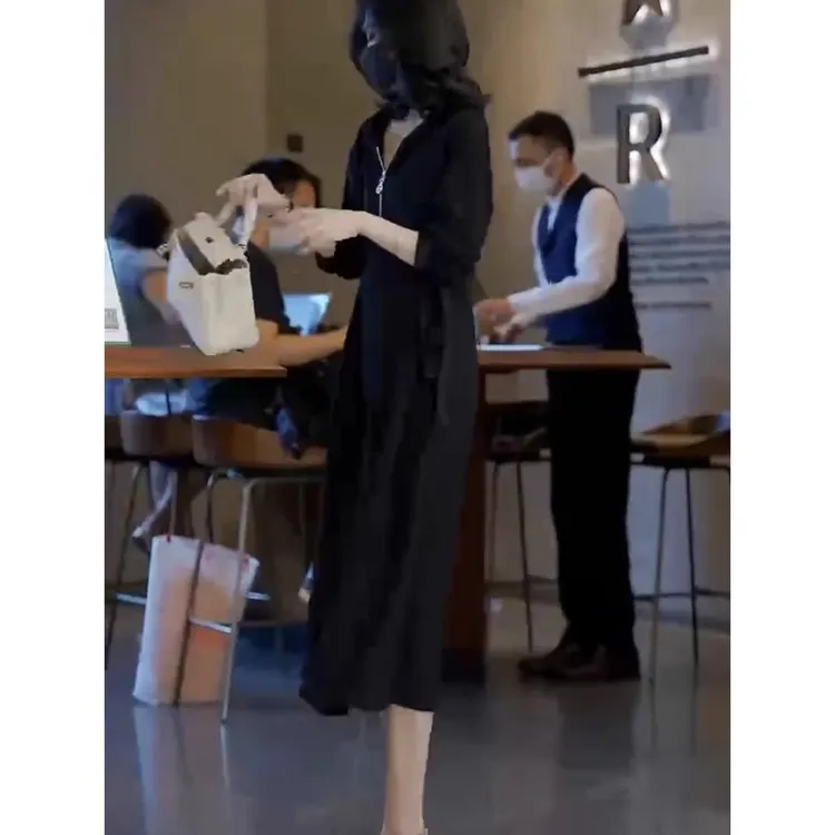 2025年秋季网红新款时尚百搭显瘦休闲洋气连帽长袖设计感连衣裙女
