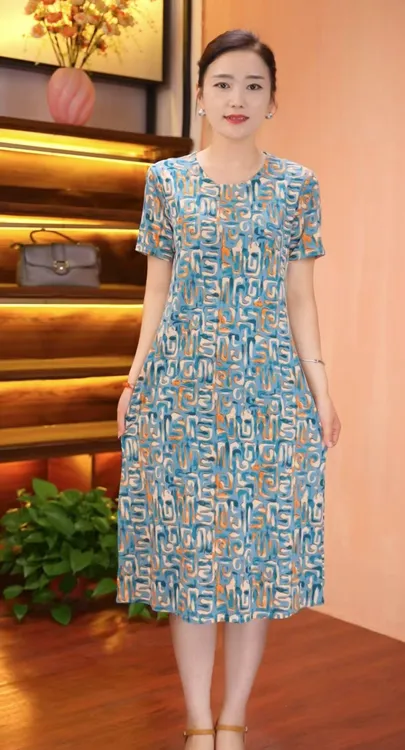 2025夏季新款减龄显蓝色几何花妈妈装中长款遮肉显瘦高弹连衣裙