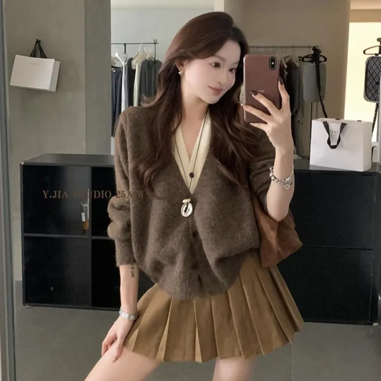 高级感撞色拼接假两件毛衣女装秋冬新款网红洋气针织开衫上衣外套