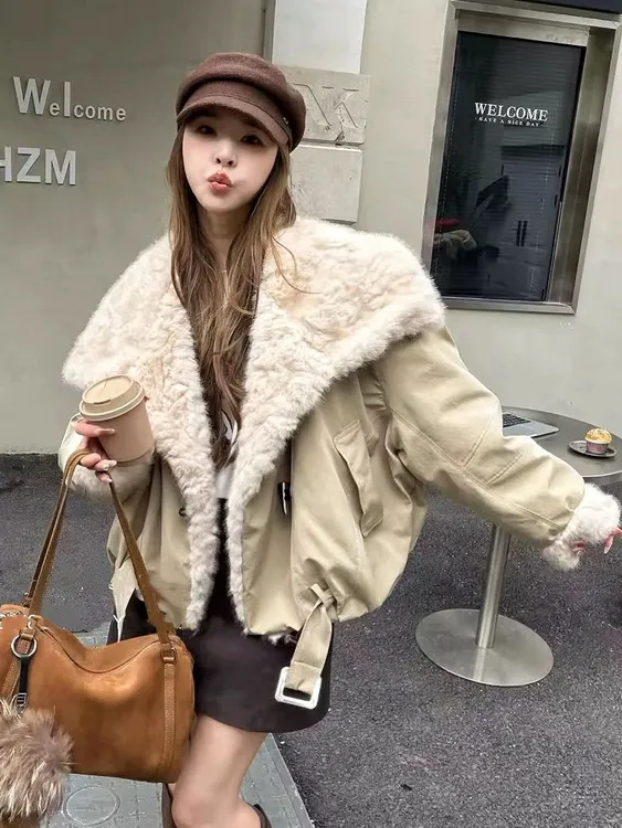  冬款韩版宽松百搭加厚保暖羊羔毛翻领夹白鸭绒内胆派克服外套