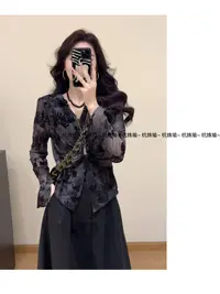 【烟花易冷】法式复古浮雕植绒提花时尚不规则V领长袖T恤1239