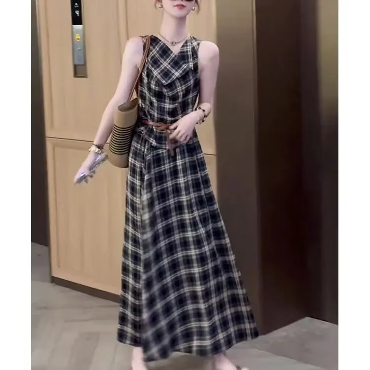 新款时尚气质无袖格纹上衣半身裙两件套女装2