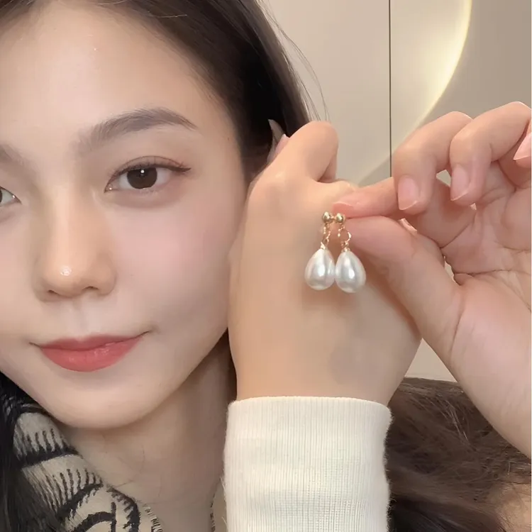 合金仿珍珠耳饰 法式清冷水滴形珠珠耳钉小众百搭耳坠