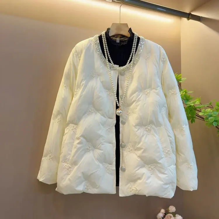 时尚镶钻气质V领菱格压花显瘦棉服（长66左右）