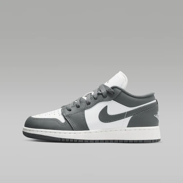 NIKE耐克大童AIR JORDAN 1 LOW (GS)玩球穿搭篮球鞋553560-044