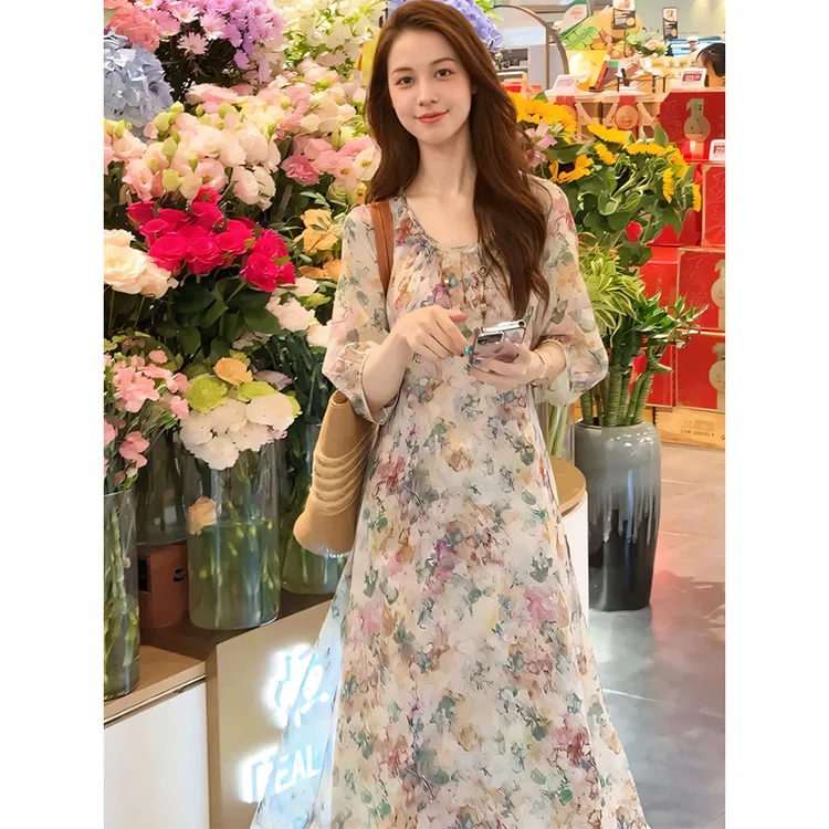 多巴胺风浪漫碎花连衣裙女2025夏季新款长裙显瘦时尚减龄裙子女