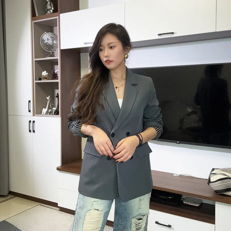 2025新款小个子灰色西服外套女春秋装条纹袖设计感上衣港风小西装