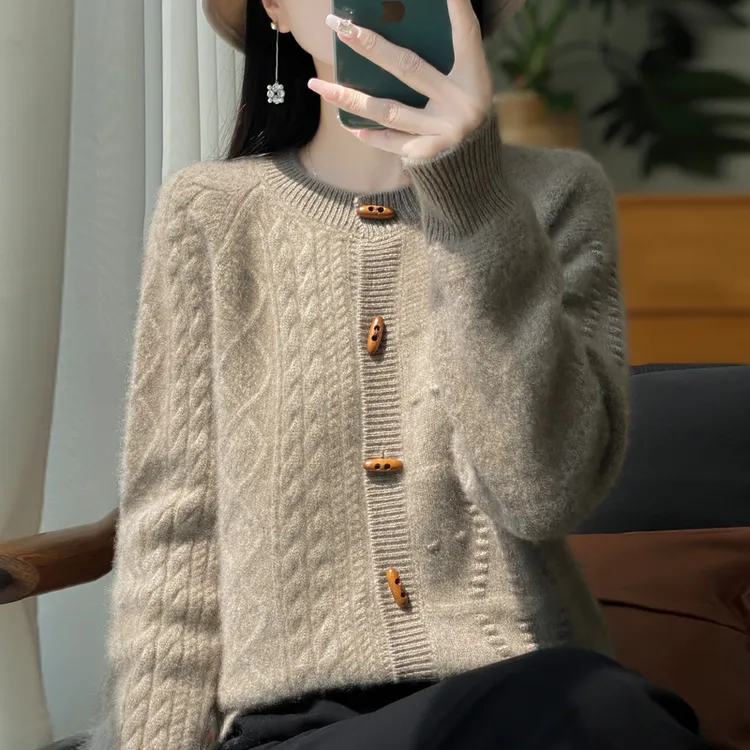 胖mm春秋大码外搭圆领针织开衫女宽松百搭牛角扣毛衣外套洋气上衣