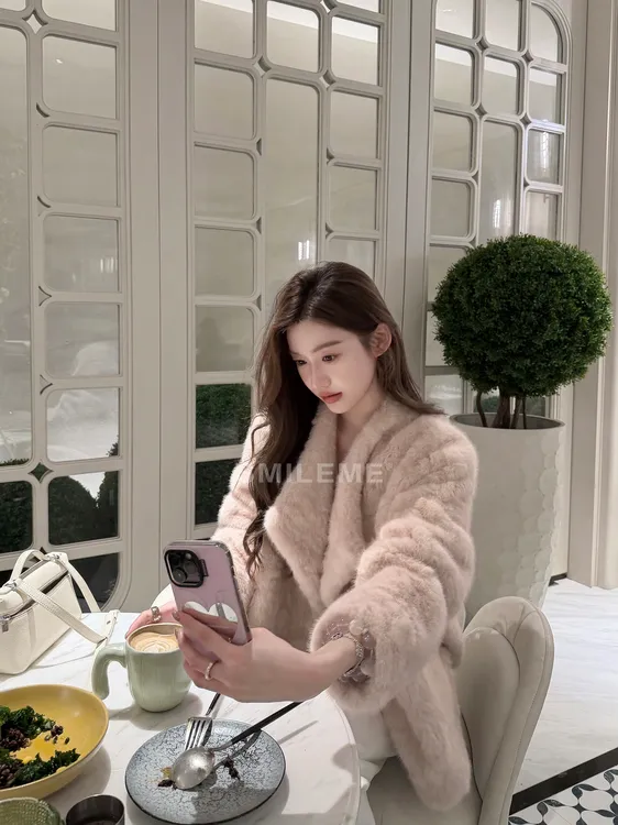 3-SMILEME【光晕毛呢】秋冬仿獭兔毛千金感环保皮草外套MA06425412
