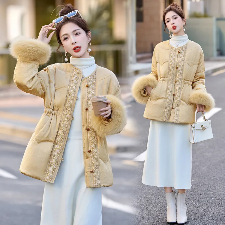 新中式国风钉珠狐狸毛羽绒服女2025年冬季新款轻奢气质白鸭绒外套