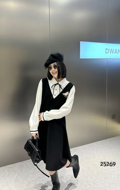 韩式学院风黑白拼接小蜜蜂刺绣西服领大码连衣裙25269#