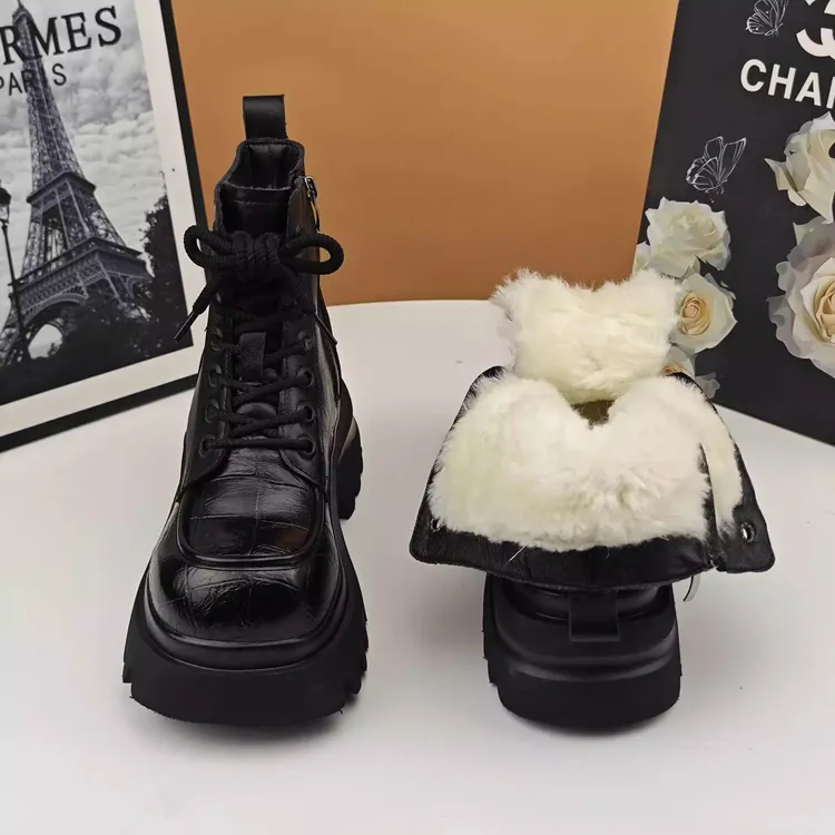 波普风靴子冬季柔软百搭女靴马丁靴秋冬厚底小个子休闲羊毛短靴女