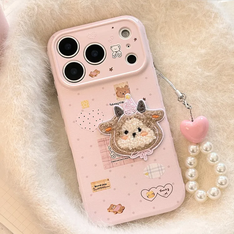卡通毛绒羊粉色挂件贴纸风iphone17promax手机壳苹果16适用151413