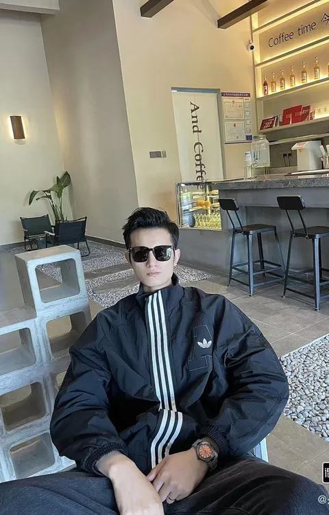 阿迪精选三叶草男士夹克刺绣宽松立领春秋外套透气时尚百搭外套