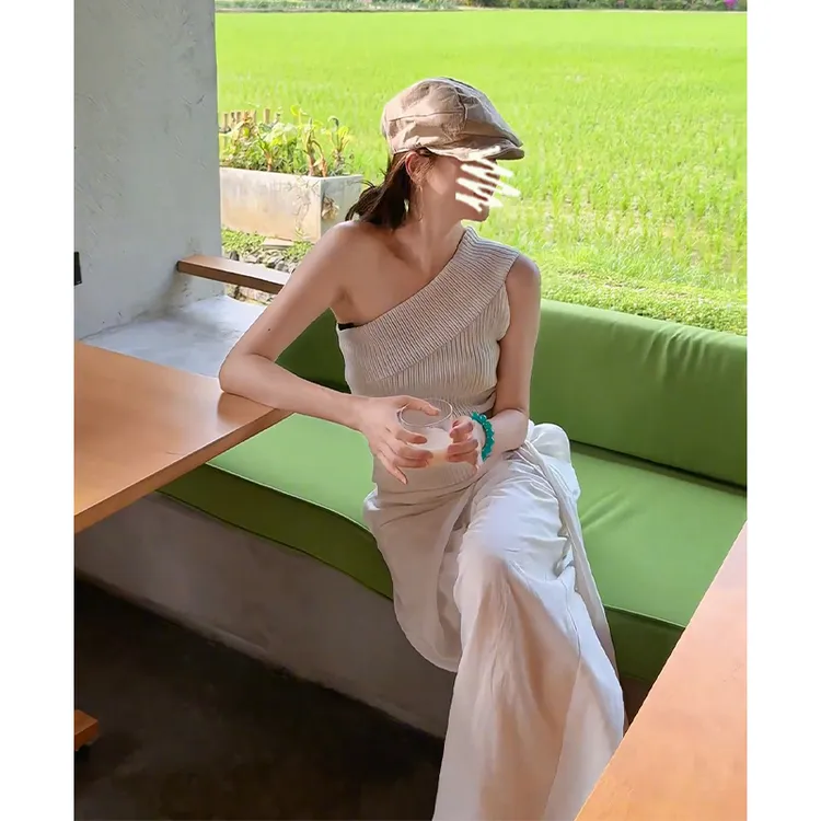 2025夏季新款女韩系穿搭露肩无袖针织上衣设计感高腰显瘦阔腿长裤