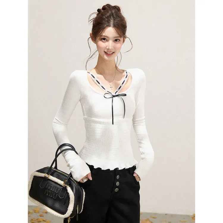 谢不肉 木耳边肌理感U领弹力正肩T恤女冬设计感修身打底上衣50985