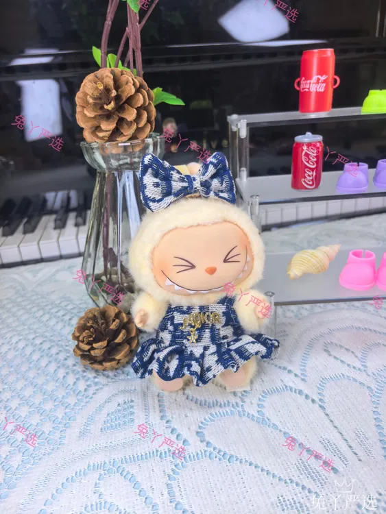 潮玩盲盒玩偶二代坐坐派对穿蓝色花海背带裙马卡龙公仔