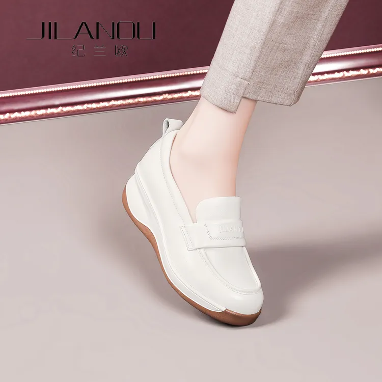真皮软底乐福鞋女春秋2025新款白色坡跟妈妈单鞋厚底舒适休闲女鞋