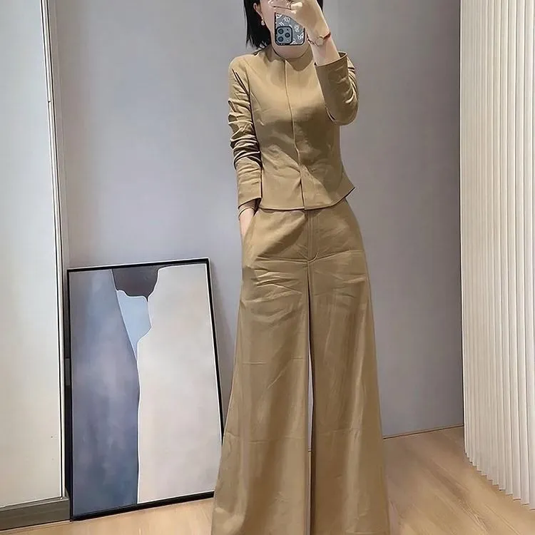 立赐大方得体穿搭一整套巨好看高端气质小香风掐腰卡其色上衣套装