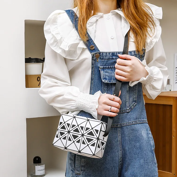 【港澳免税店】丘比特迷你镂空小方盒设计拼接时尚通勤单肩斜挎包包