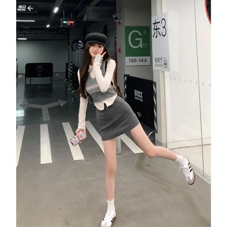 三件套学院风条纹针织毛衣马甲女+内搭上衣+高腰包臀短裙