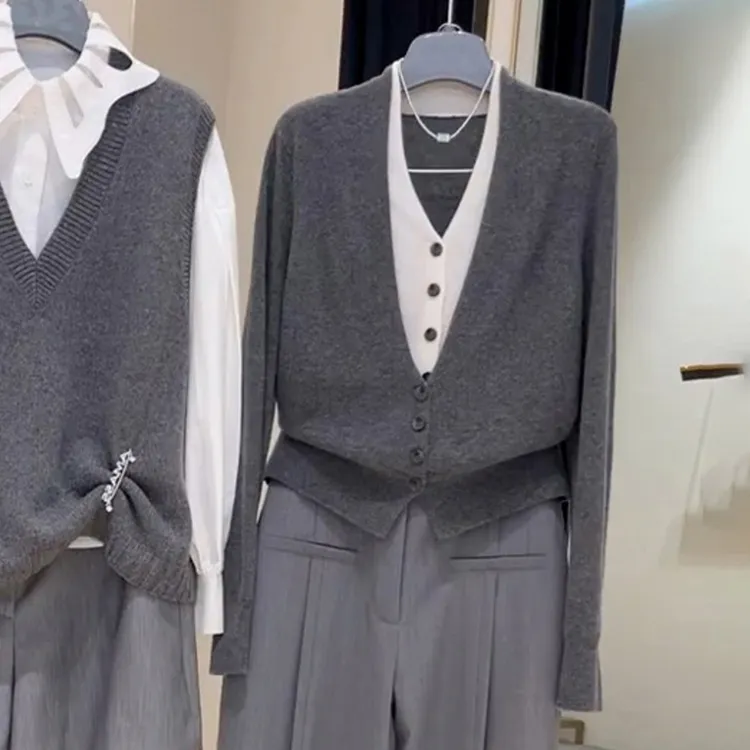 2025早秋气质时尚v领拼色假两件针织衫上衣高端洋气通勤长袖毛衣