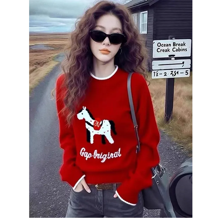 红色圆领软糯打底小马刺绣毛衣女装秋冬季新款可外穿内搭针织上衣