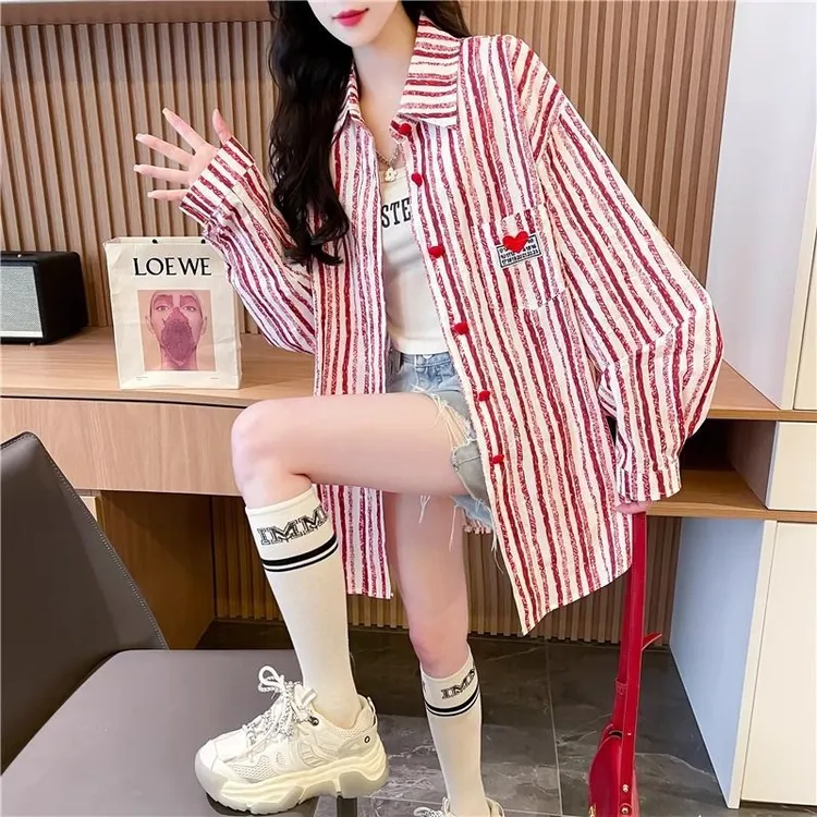 2025韩版春秋新款宽松显瘦红色条纹爱心印花长袖衬衫立体防晒外套