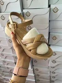 《咩咩》休闲时尚女鞋847号（杏色鞋底有微瑕）